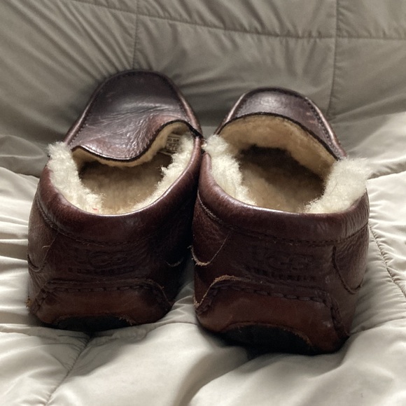 UGG Slippers - Picture 3 of 10